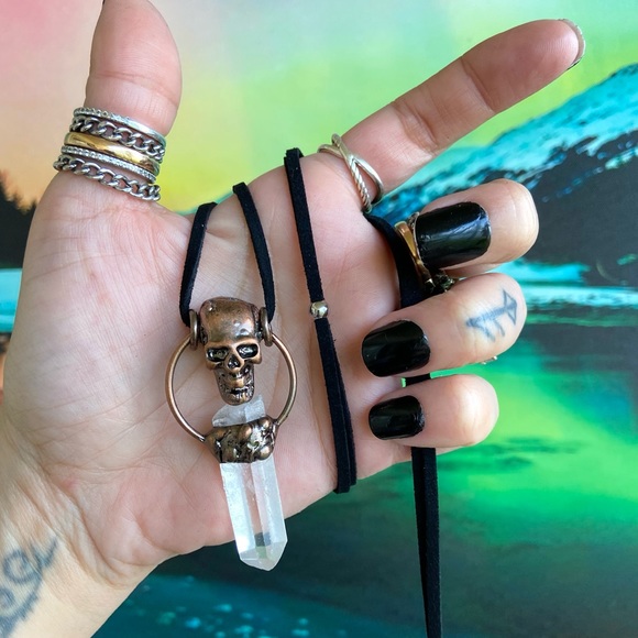 Skull crystal necklace . Clear crystal quartz electroplated copper skull leather - Picture 10 of 16